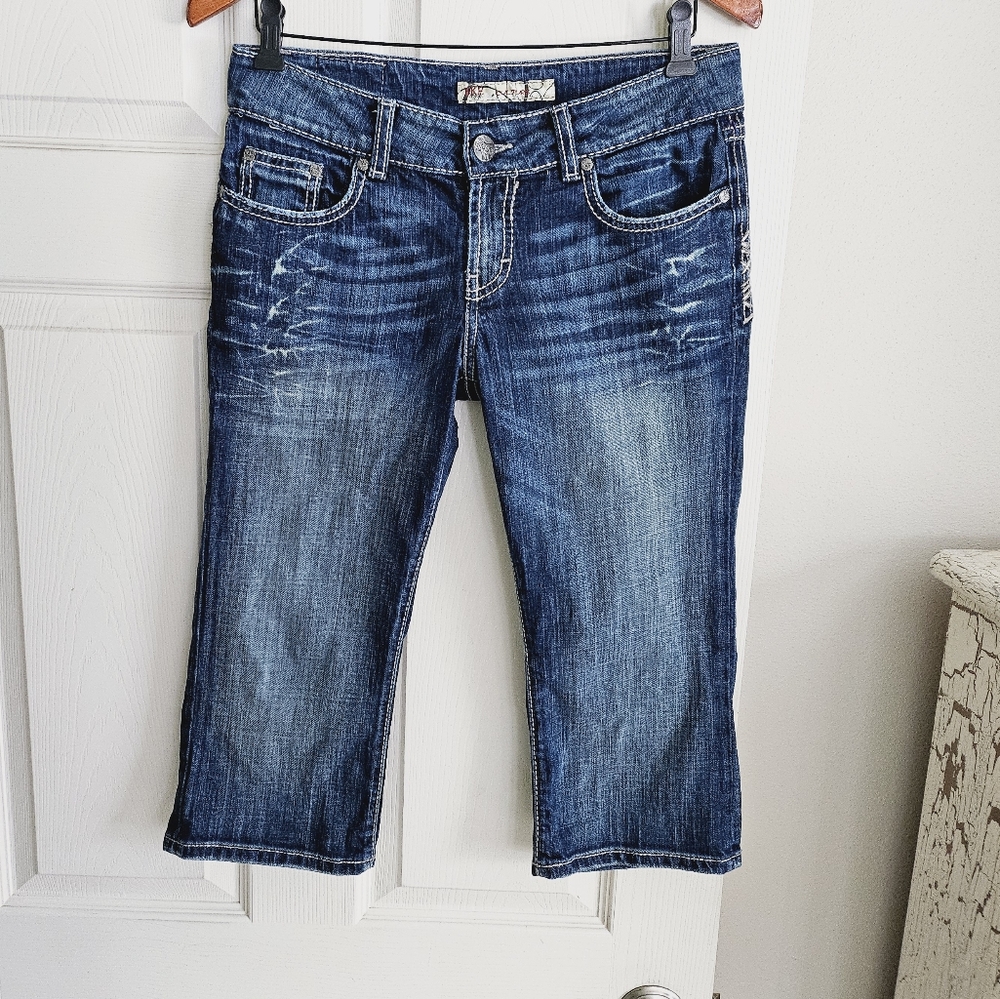 BKE Culture 29 *31x18" Actual* Excellent Used Condition